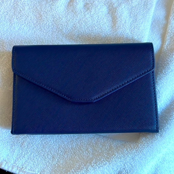 Zoppen- Travel Wallet - LIKE NEW - Picture 1 of 4